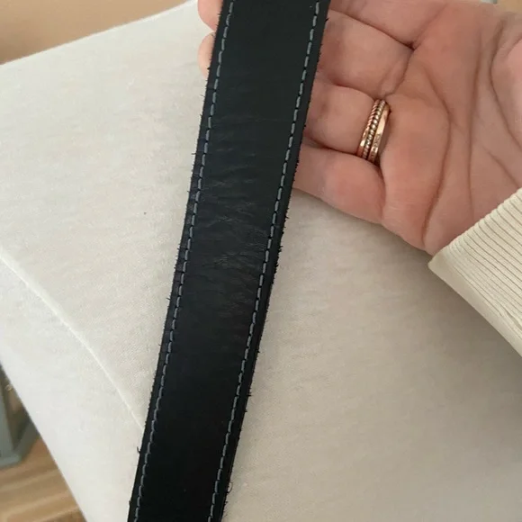 M0851 Elegant Black Leather Messenger Bag - Picture 7 of 11